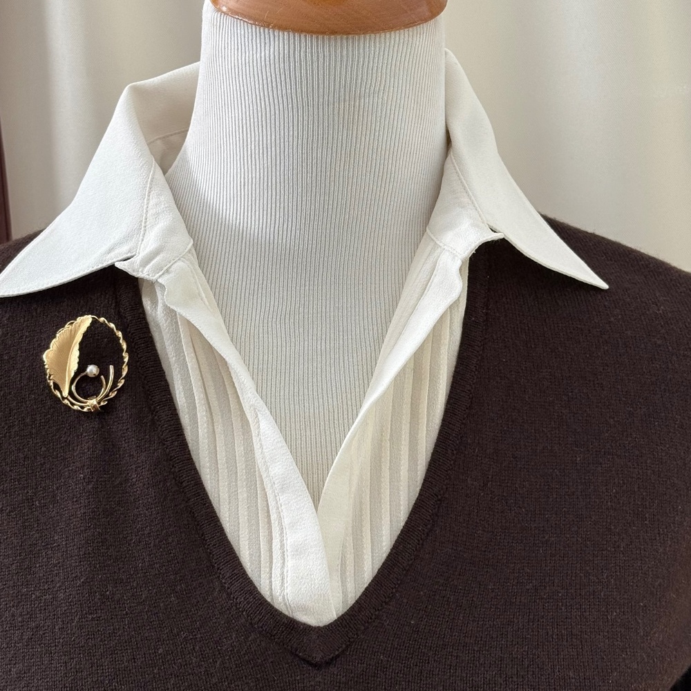 Old Money, Preppy Ralph Lauren Cashmere/Silk Sweater with Pleated Blouse Collar